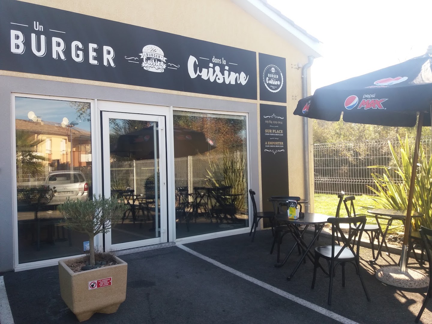 Un burger dans la cuisine - Fonbeauzard · Photos 2